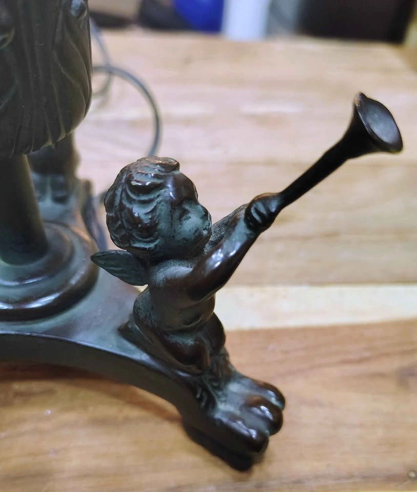DAINTY VINTAGE LAMP WITH CHERUBS 9.5" high - photo 2