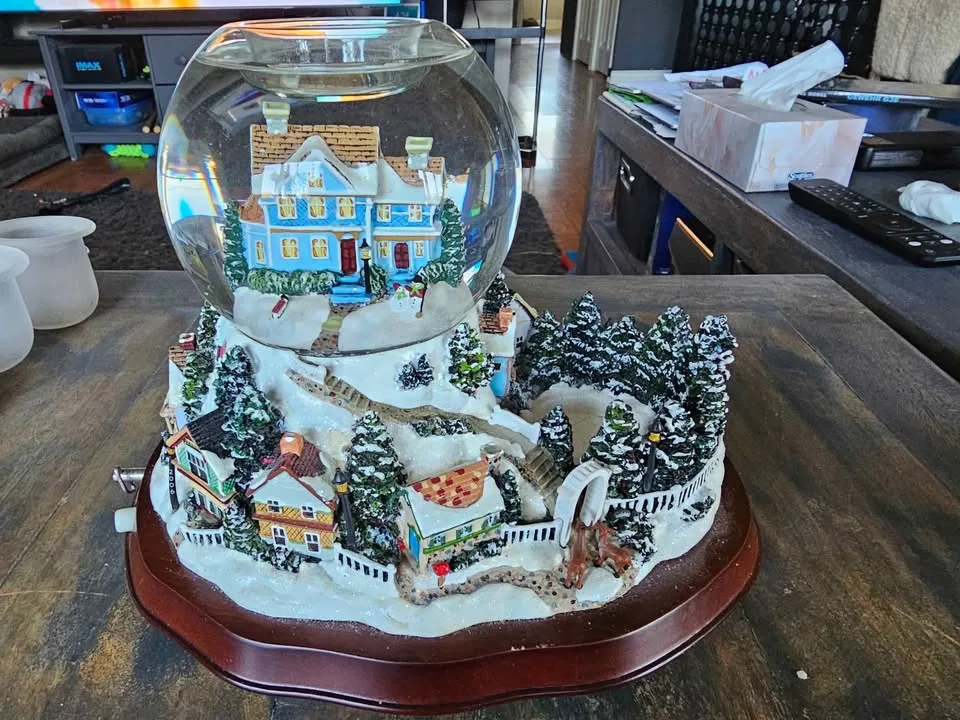 ❤️ Retired Partylite Holiday Wishes Tealight Globe image indicator(2)