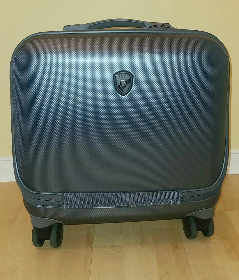 Hey’s 18” vantage smart access luggage - photo 4