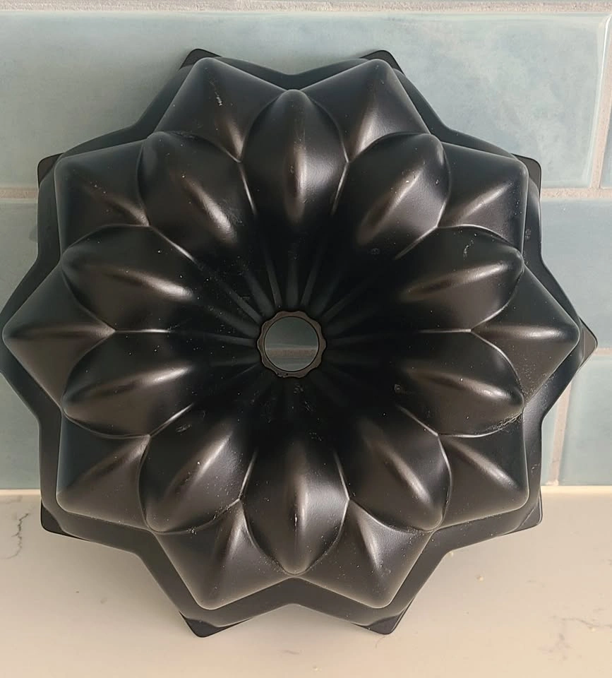 Nordic ware Vintage Star Bundt® Pan - photo 3