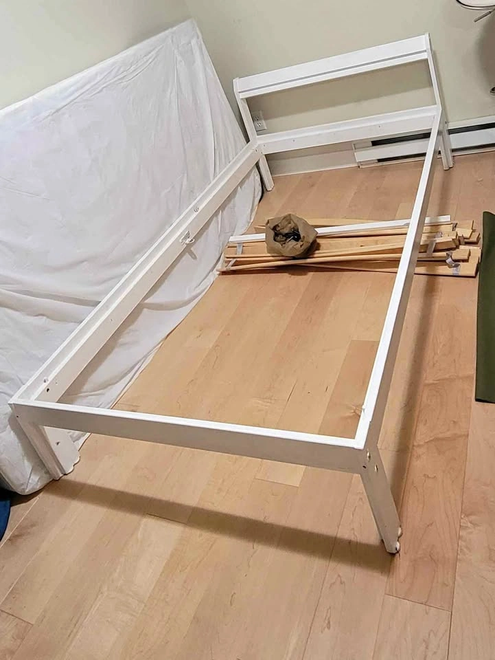 Ikea single bed - Slats included - no Mattress
