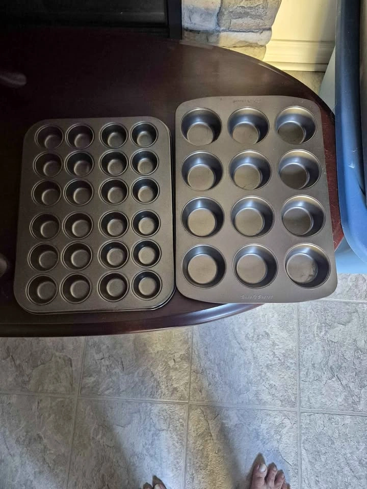 Baker's Secret Muffin pan set