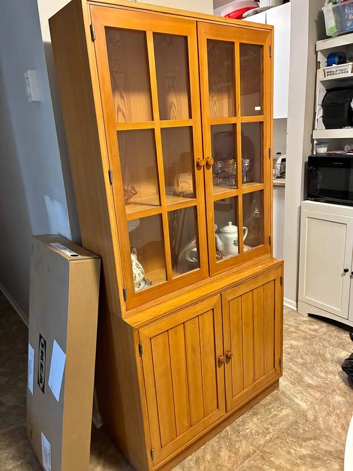 Hutch/cabinet