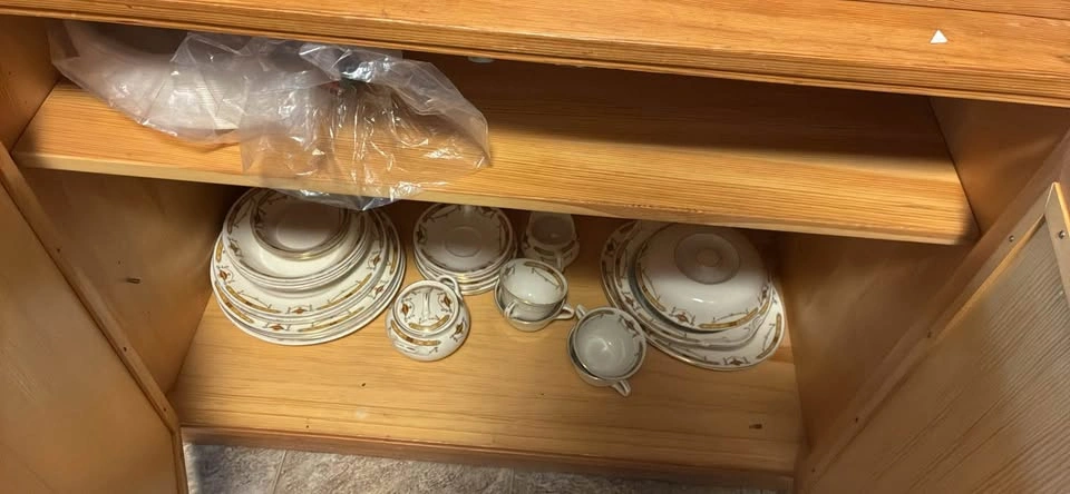 Hutch/cabinet - photo 2