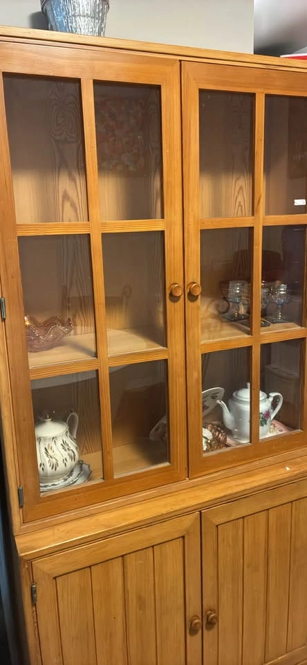 Hutch/cabinet - photo 3