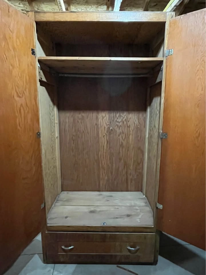 Giant wooden wardrobe - photo 2