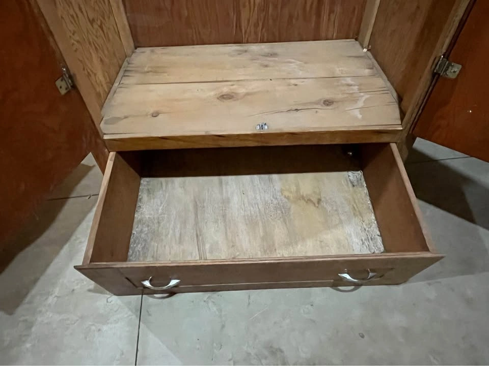 Giant wooden wardrobe - photo 4