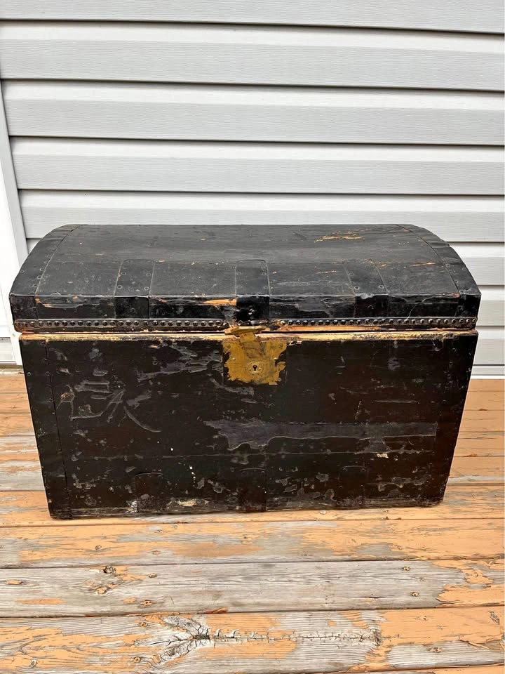 Steamer trunk
