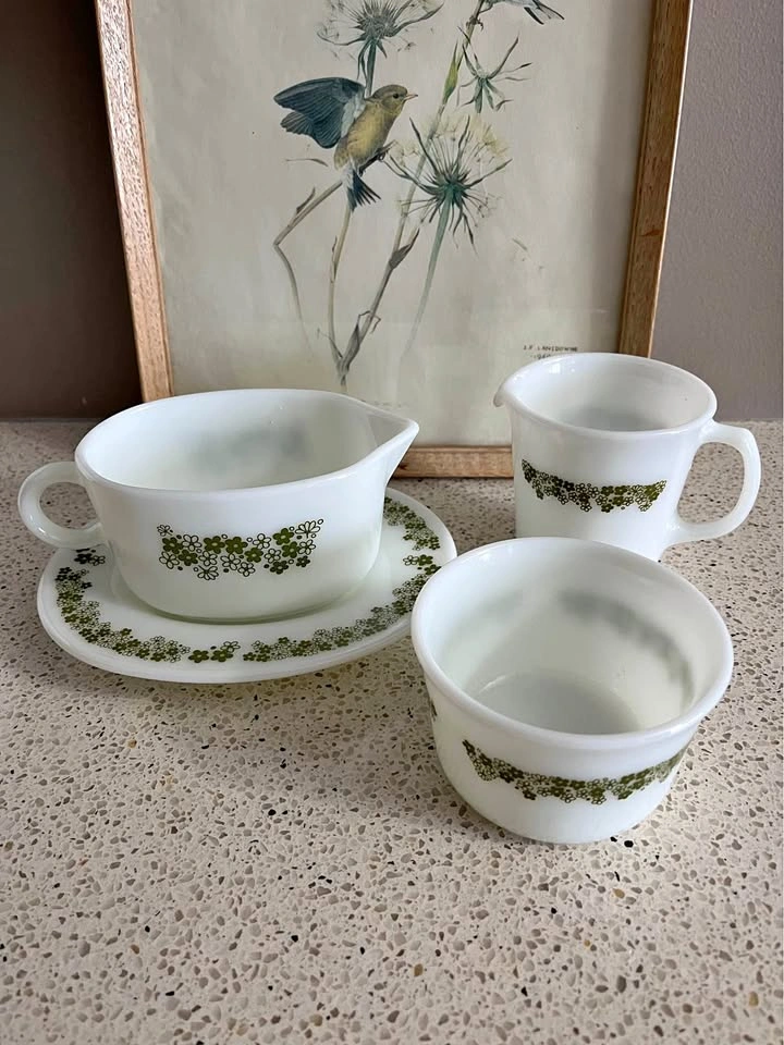 Pyrex crazy daisy cream & sugar and gravy boat