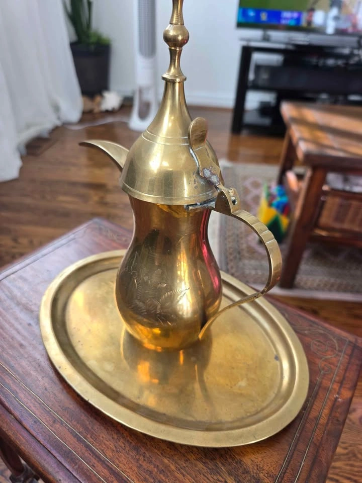 Vintage New Brass Arabic Dallah Coffee Pot with Used Tray - photo 2