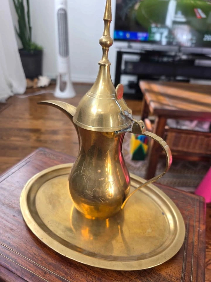 Vintage New Brass Arabic Dallah Coffee Pot with Used Tray - photo 3