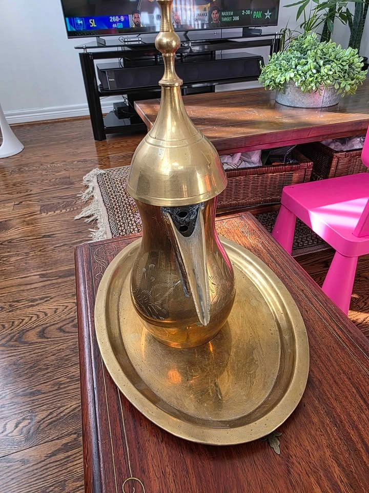 Vintage New Brass Arabic Dallah Coffee Pot with Used Tray - photo 4