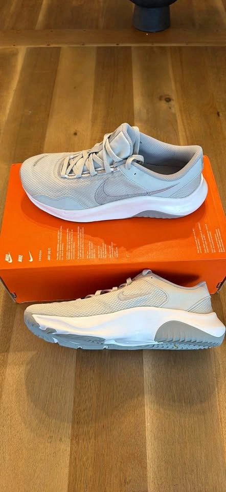 New Authentic Nike Legend Essential 3 NN women’s 8.5