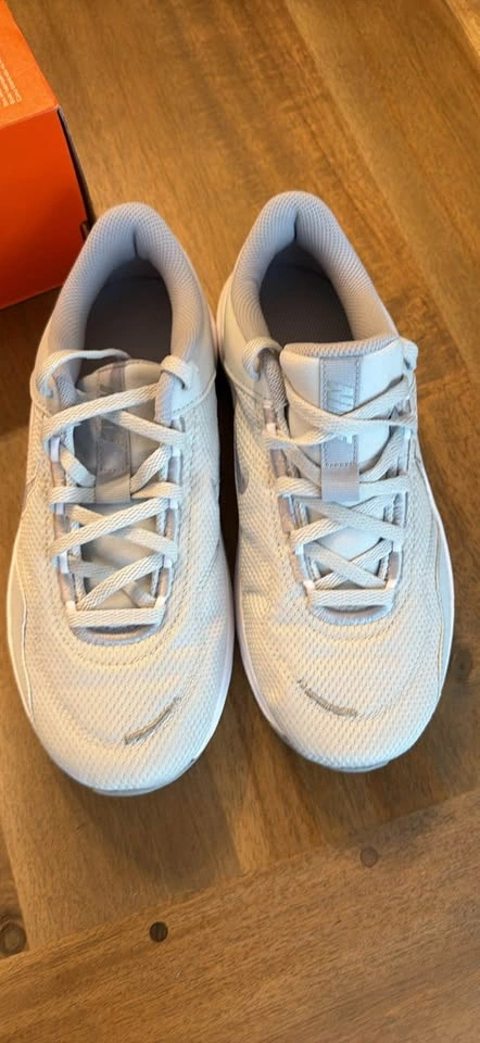 New Authentic Nike Legend Essential 3 NN women’s 8.5 - photo 2