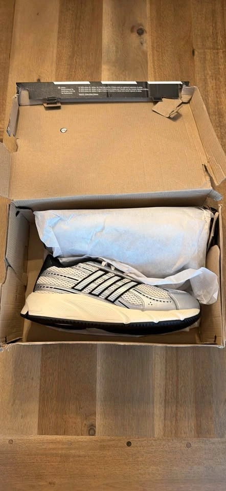 New Adidas Technochaos size 9.5 men