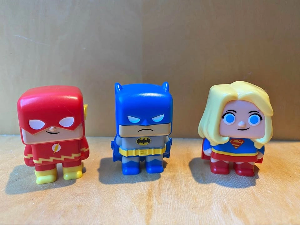 Batman Supergirl Flash | 2 Inches Tall | South Surrey / White Ro