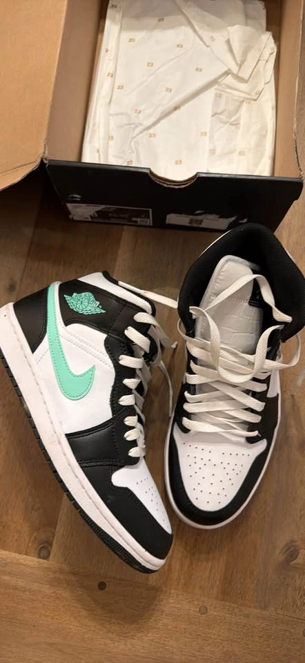 Jordan 1 Mid Glow Black mens 8 - photo 3