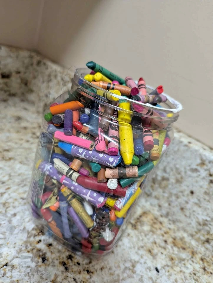 Over 2.5lbs of Crayons | South Surrey / White Rock