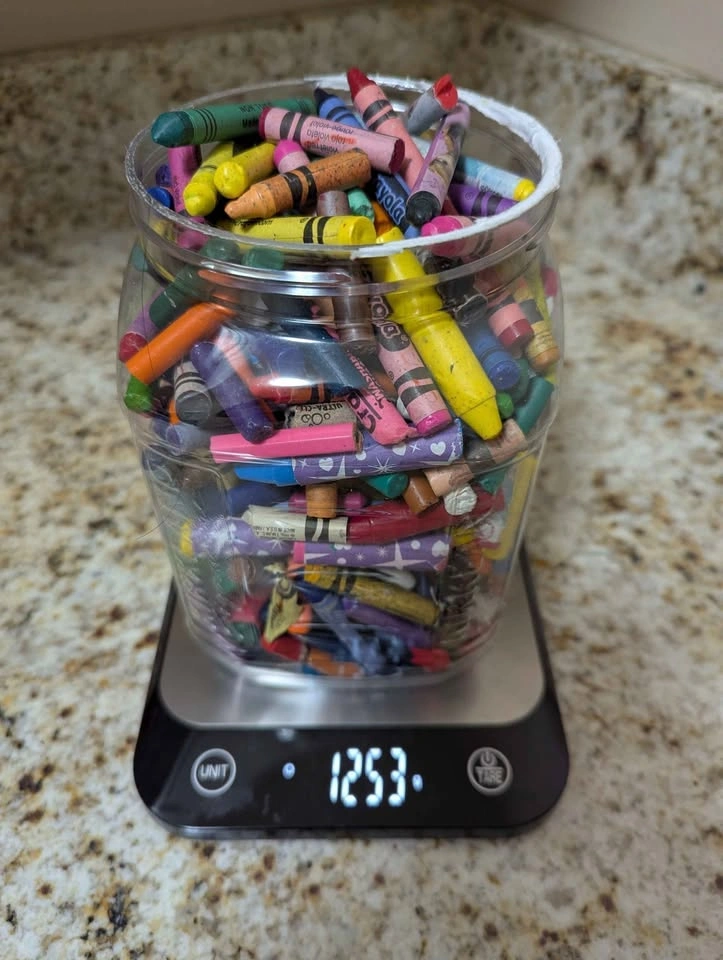 Over 2.5lbs of Crayons | South Surrey / White Rock - photo 2