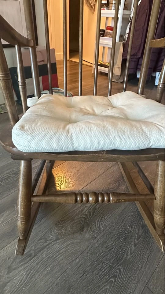 Wooden Rocking Chair - photo 3
