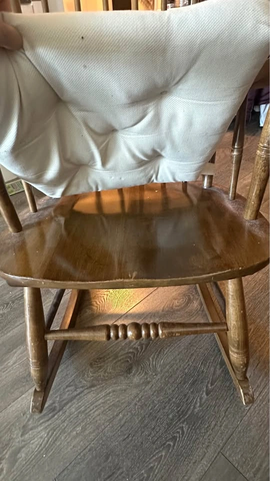 Wooden Rocking Chair - photo 4