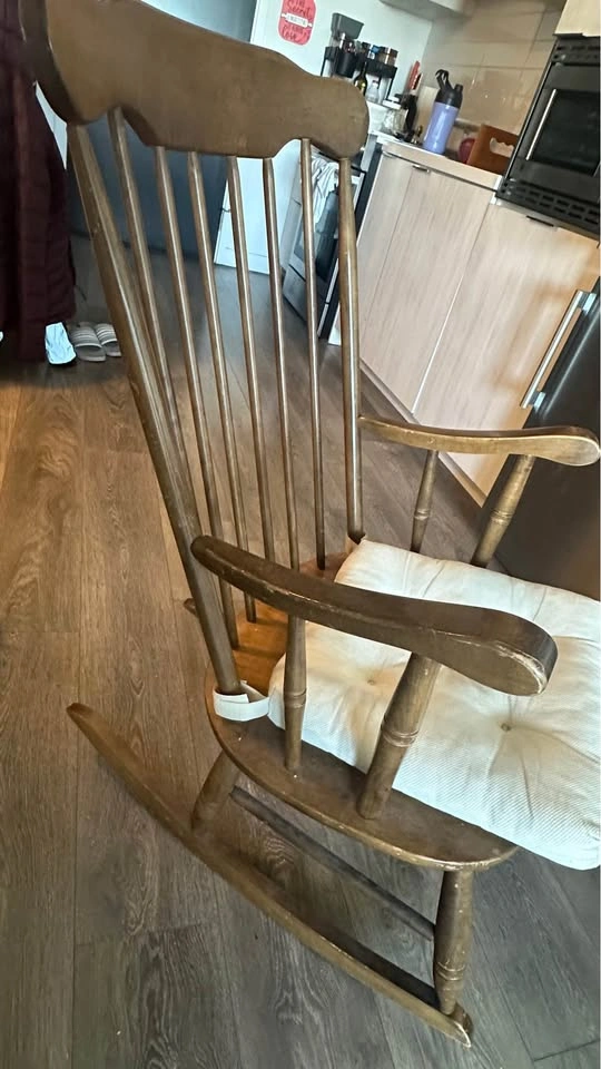 Wooden Rocking Chair - photo 5