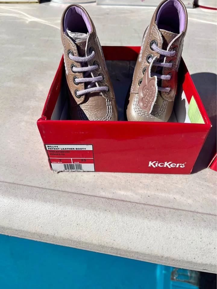 Kickers Billy4 Patent Leather Booty cash & pick up only
