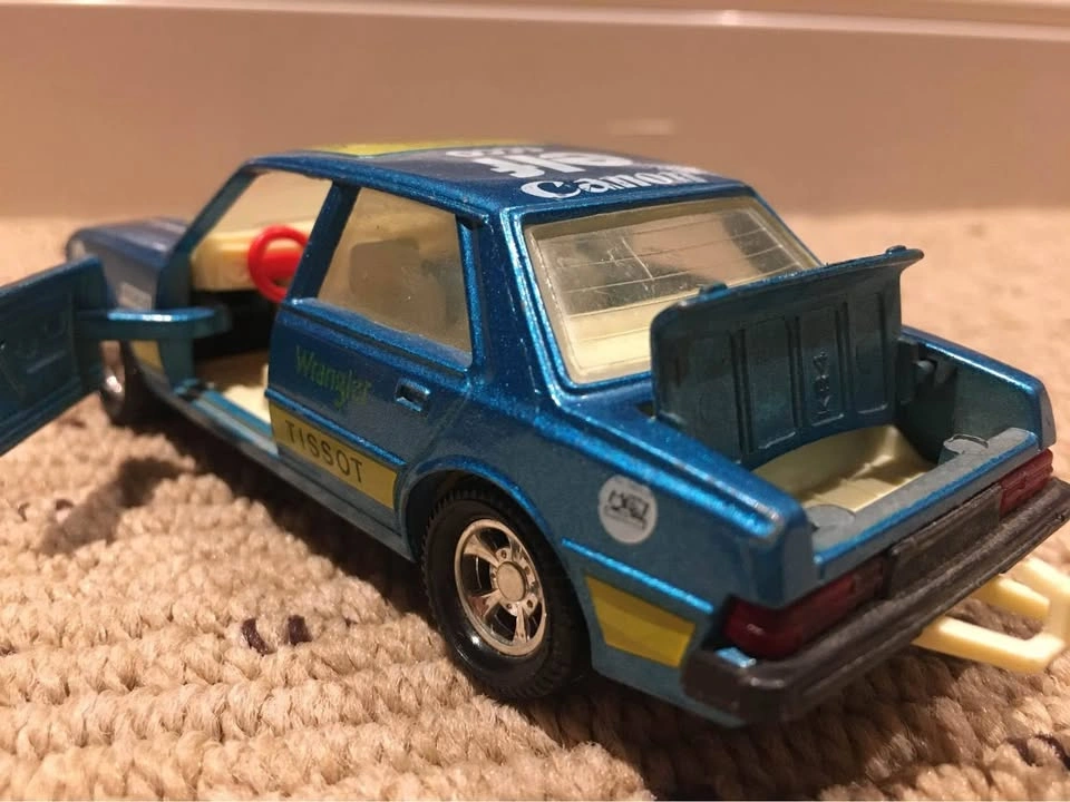 Matchbox Lesney Super Kings Peugeot 305 - photo 2