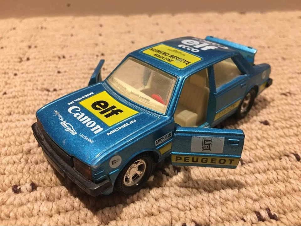 Matchbox Lesney Super Kings Peugeot 305 - photo 3