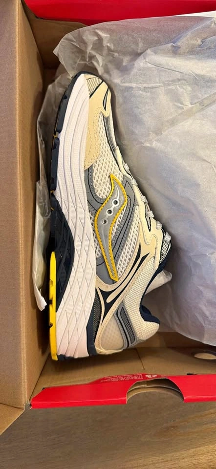 Saucony Progrid Omni 9 size 7