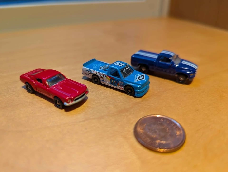 Micro Diecast Nascar Dodge Ram & Mustang Cobra - photo 2