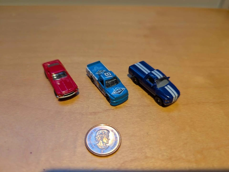 Micro Diecast Nascar Dodge Ram & Mustang Cobra - photo 3