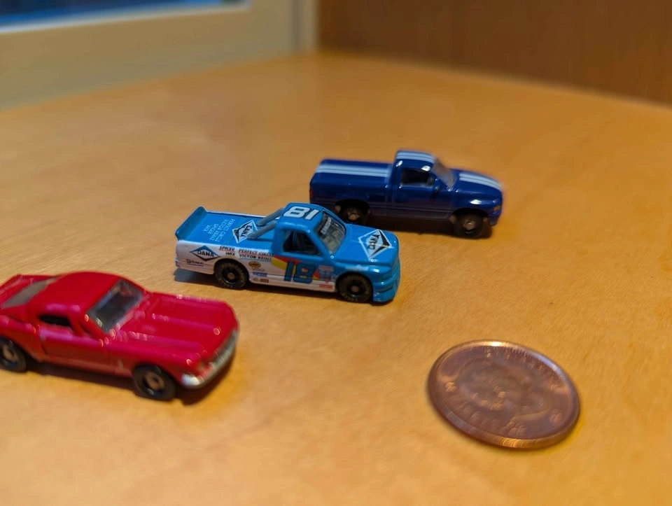 Micro Diecast Nascar Dodge Ram & Mustang Cobra - photo 4