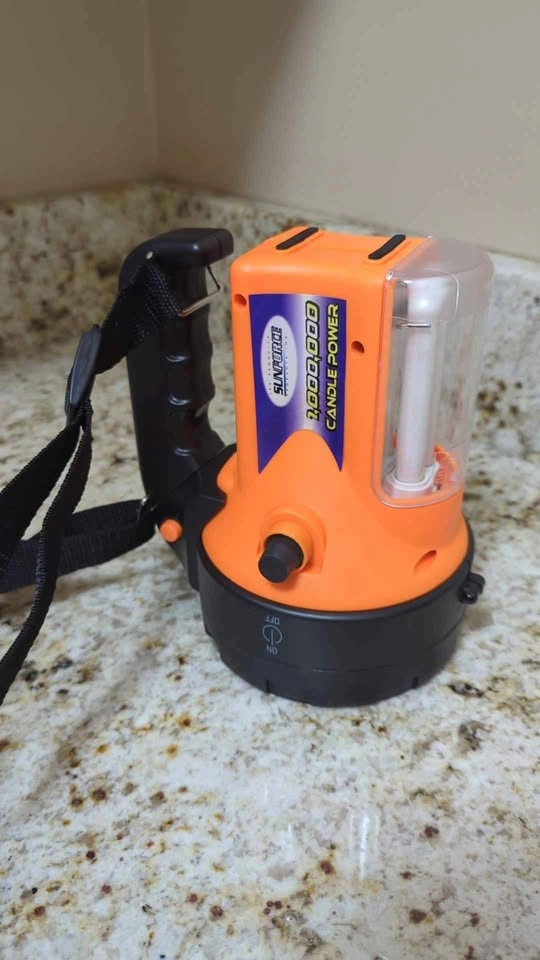 12V AC/DC Rechargeable 1 Million Candle Power Spotlight - photo 2