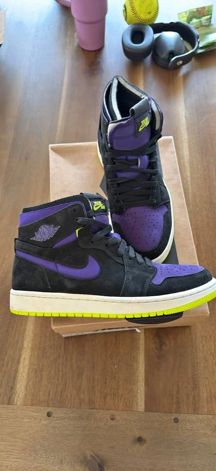 Woman’s Nike Air Jordan 1 Zoom Air CMFT Court Purple Size 8