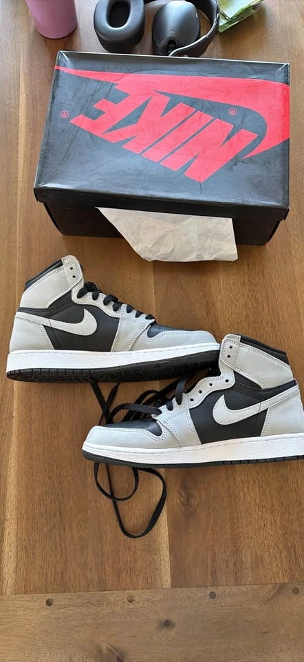 Nike Air Jordan 1 Retro High OG Shadow 2.0 Youth 7/Women's 8.5