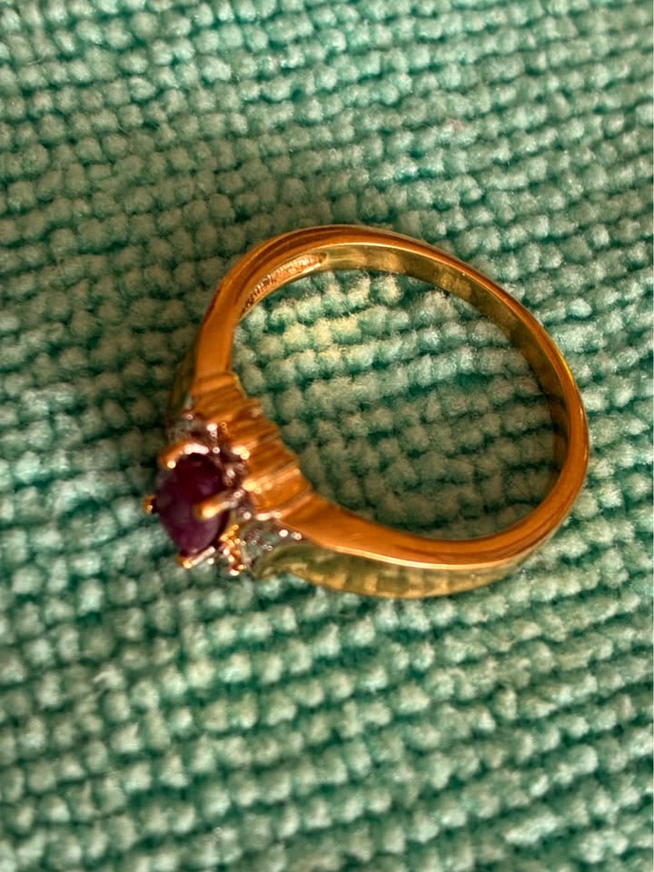 Vintage Gold-Tone Ruby-Coloured Cluster Ring – Size 8 - photo 2