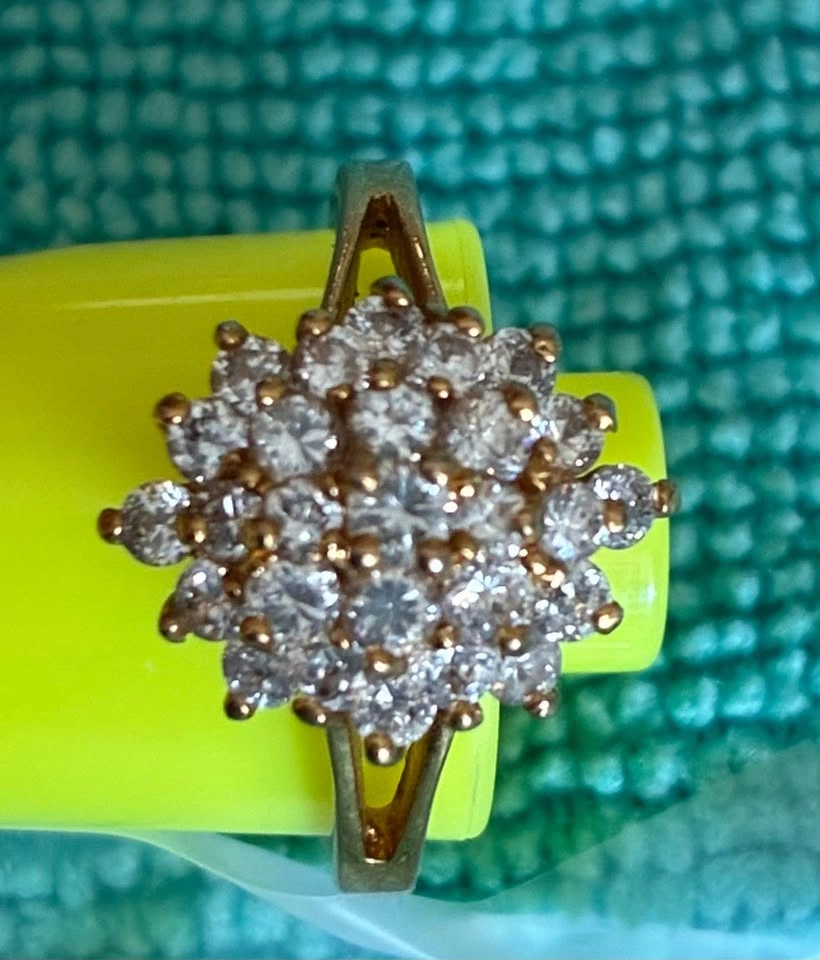 Vintage Gold-Toned Cluster Cocktail Ring – Size 8 - photo 2
