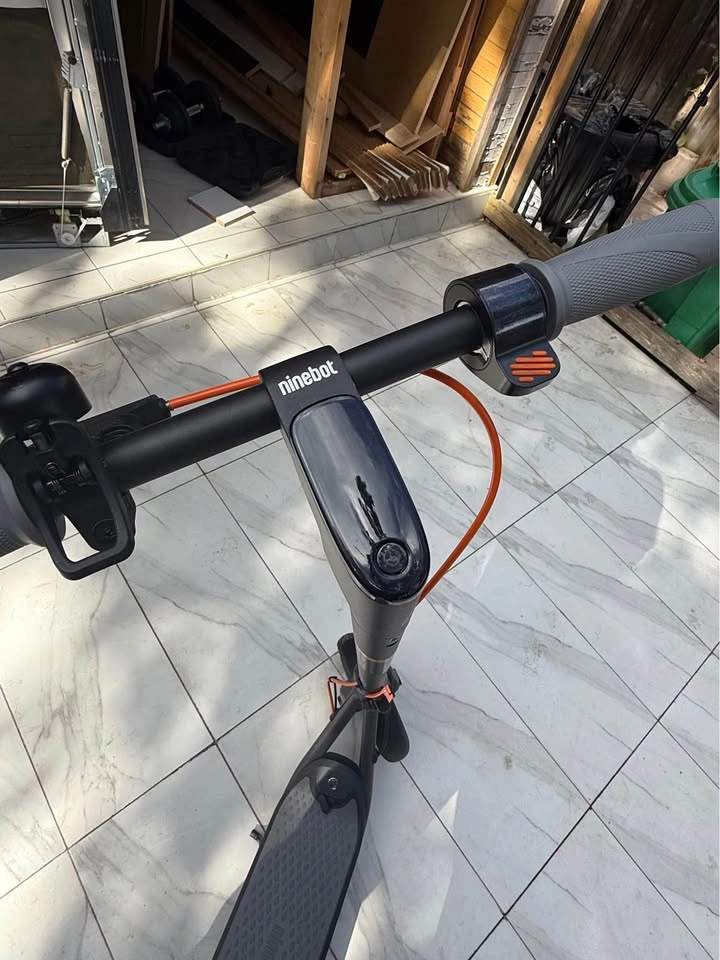Segway Ninebot F40 Electric Scooter – Refurbished – Great Deal! - photo 2