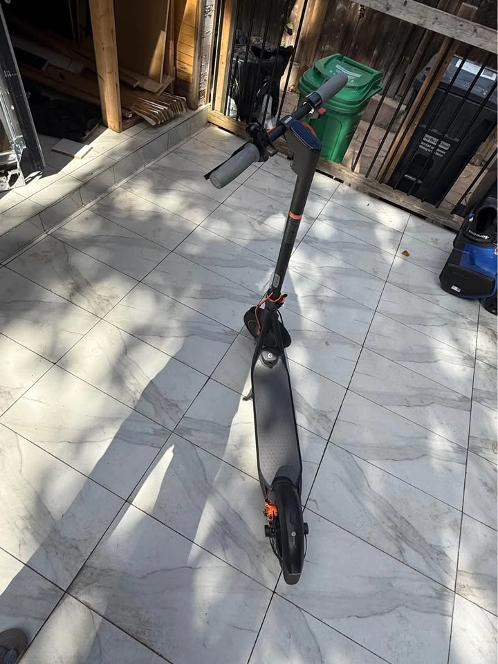 Segway Ninebot F40 Electric Scooter – Refurbished – Great Deal! - photo 4