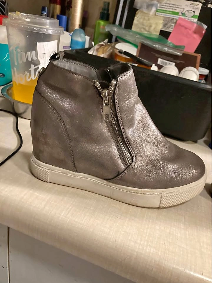 Hidden wedge heeled shoes for tween and up girls