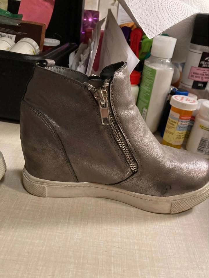 Hidden wedge heeled shoes for tween and up girls - photo 2