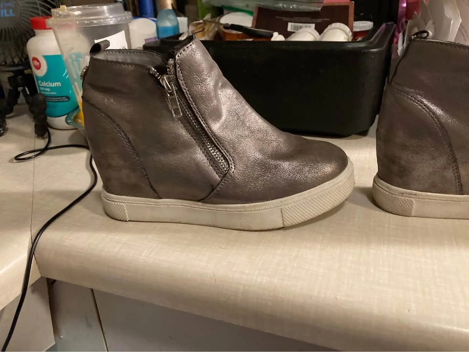 Hidden wedge heeled shoes for tween and up girls - photo 3