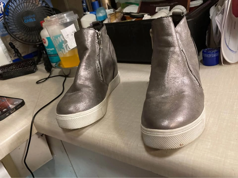 Hidden wedge heeled shoes for tween and up girls - photo 5