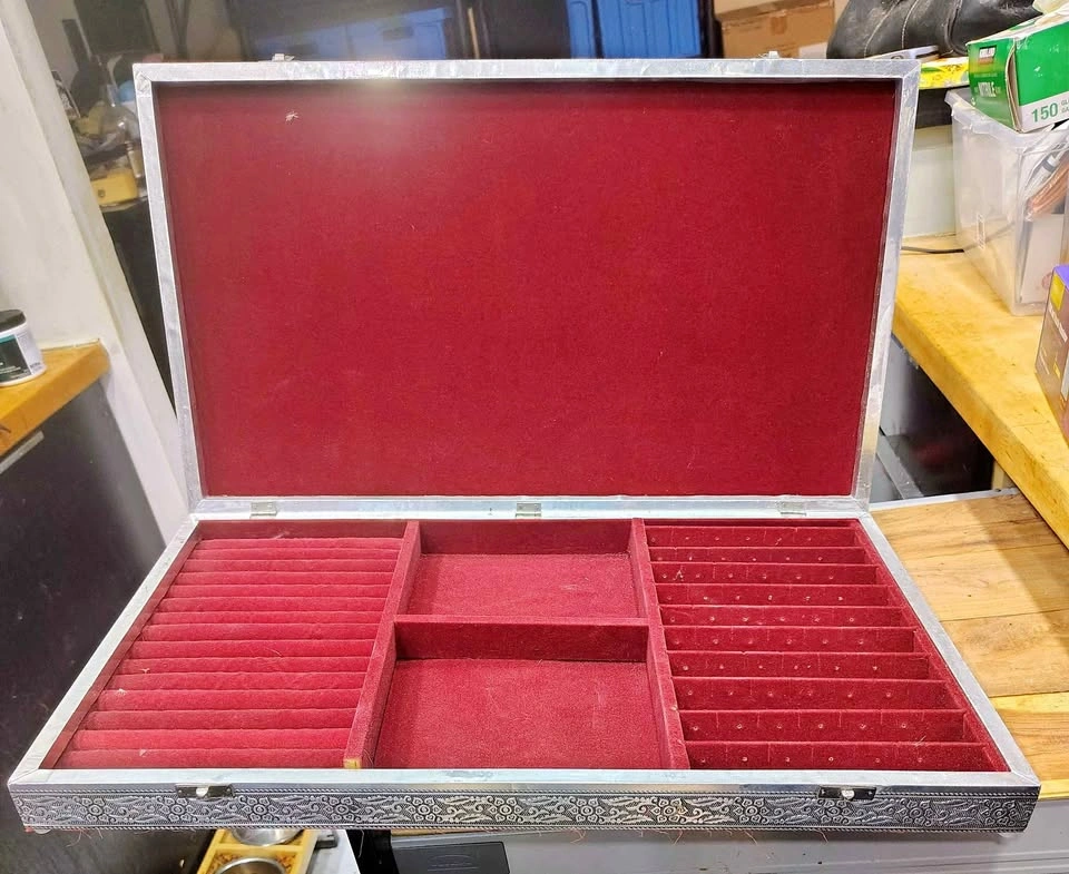 VERY LARGE JEWEL CASE