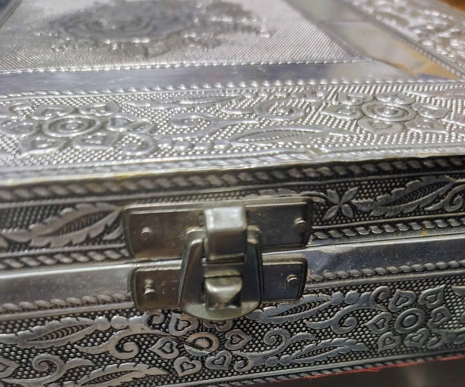 VERY LARGE JEWEL CASE - photo 3