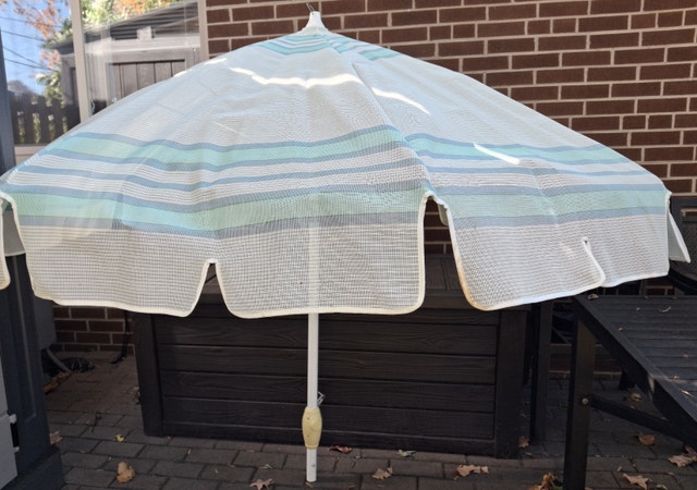 Striped Scalloped Patio Umbrella 8'