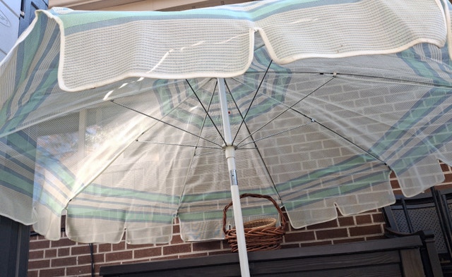 Striped Scalloped Patio Umbrella 8' - photo 3