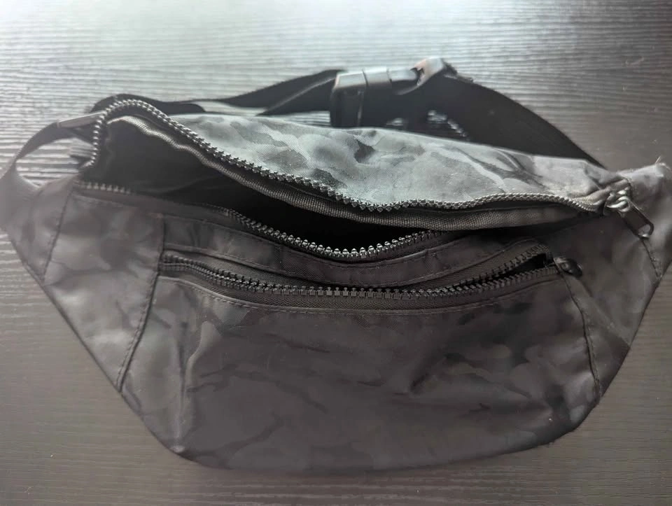 Ardene Black Camo Fanny Pack – Belt Bag - photo 2