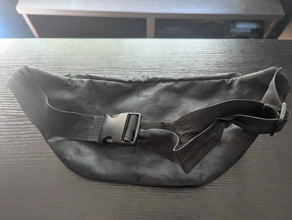 Ardene Black Camo Fanny Pack – Belt Bag - photo 3